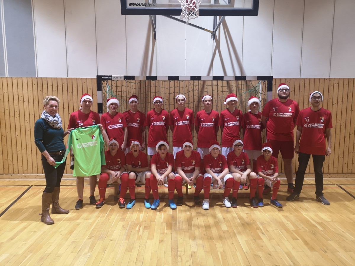 Neue Trikots für die C dank Autohaus Schwettling in Kahla